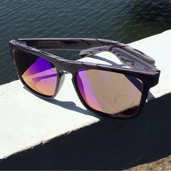 Rare Quiksilver The Ferris Faux Wood Frames Sunglasses in Green Gray and Black - Picture 3 of 16